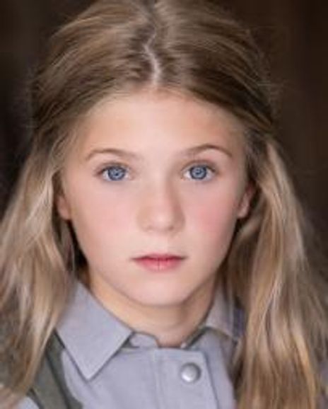 Elle Graper Headshot