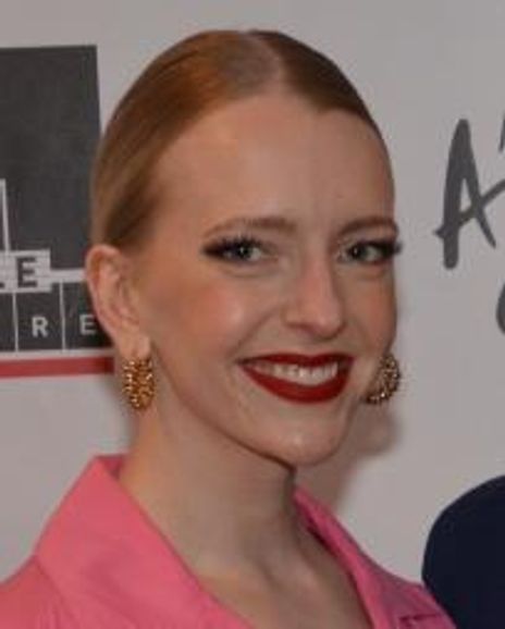 Elizabeth Brady Headshot