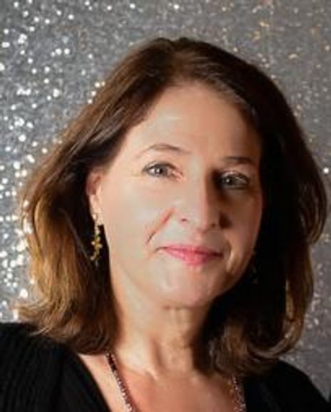 Deirdre Girard Headshot