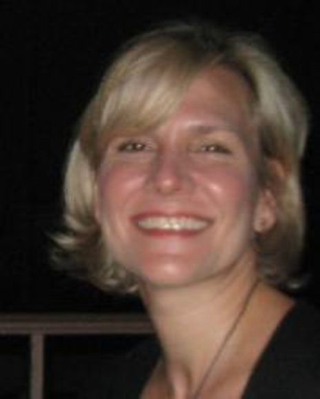 Stevie Holland Headshot