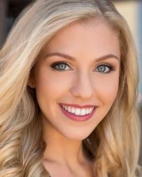Nicole DeLuca Headshot