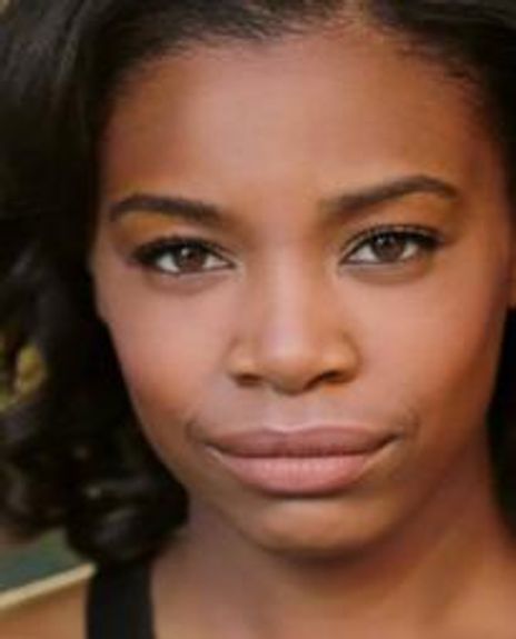 Lizzy Brooks Headshot