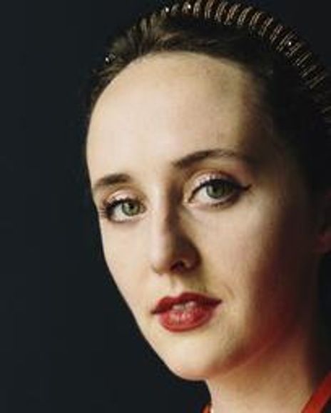 Claire Edmonds Headshot