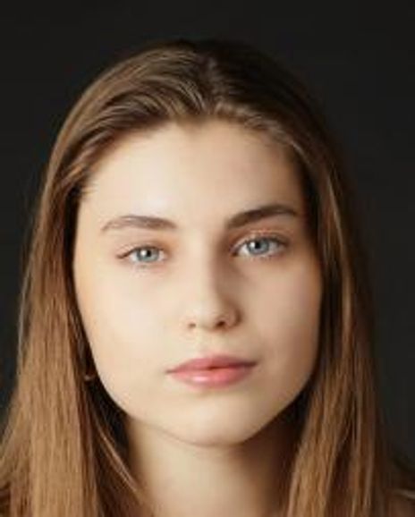 Hannah Woodside Headshot