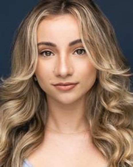 Julia Grondin Headshot