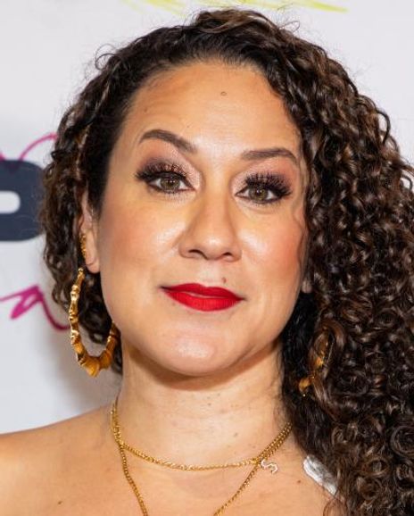 Susan Oliveras Headshot