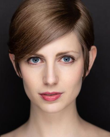 Carolyn Bacon Headshot