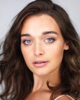 Aria Critchley Headshot