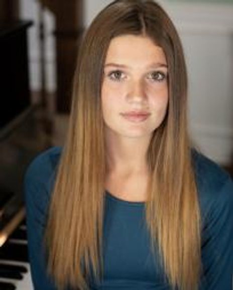 Nora Collard Headshot