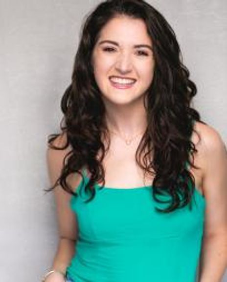 Julia Feeley Headshot