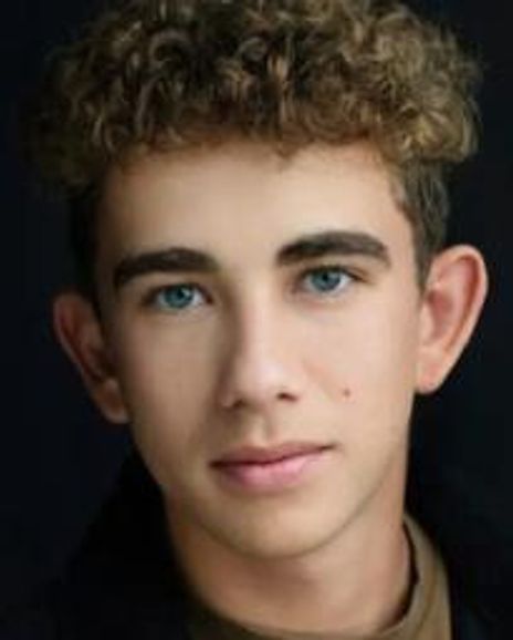 Miguel Gil Headshot