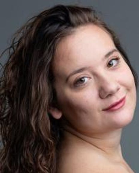 Laura Garrett Headshot