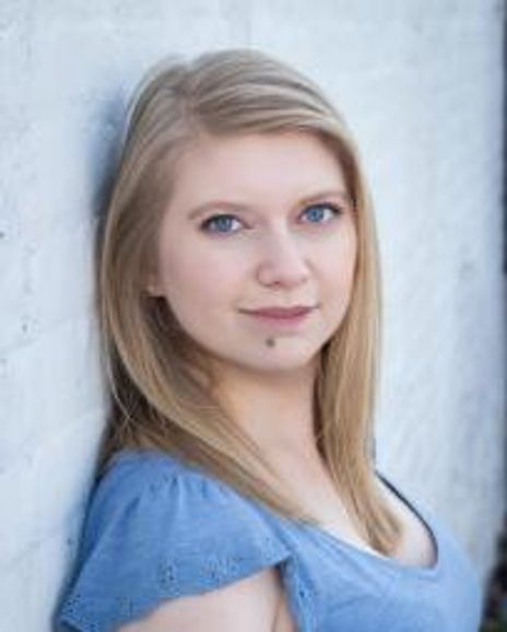 Ali Roselle Headshot