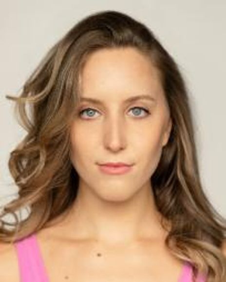 Claire Van Bever Headshot