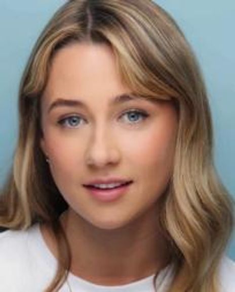 Lucy Freyer Headshot