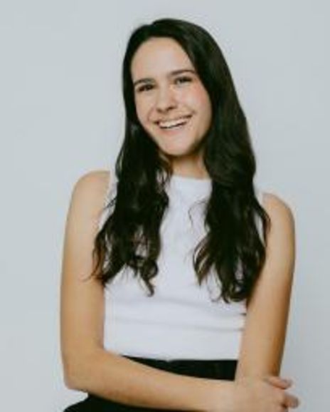 Kathleen Capdesuñer Headshot