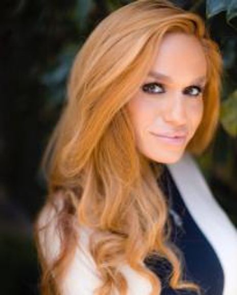 Chloe Cahill Headshot