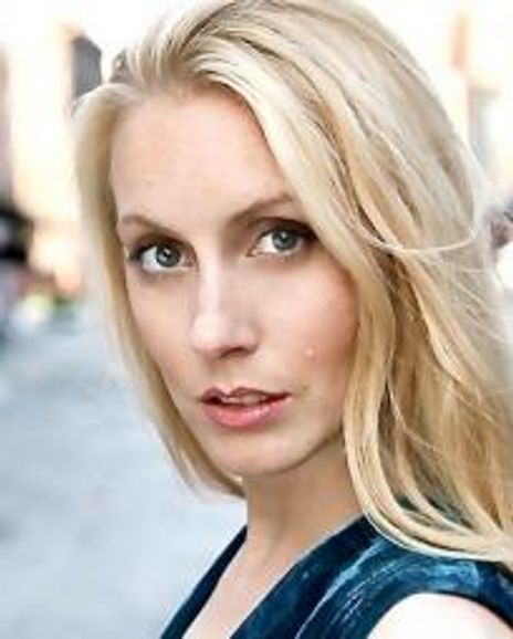 Elizabeth Narciso Headshot