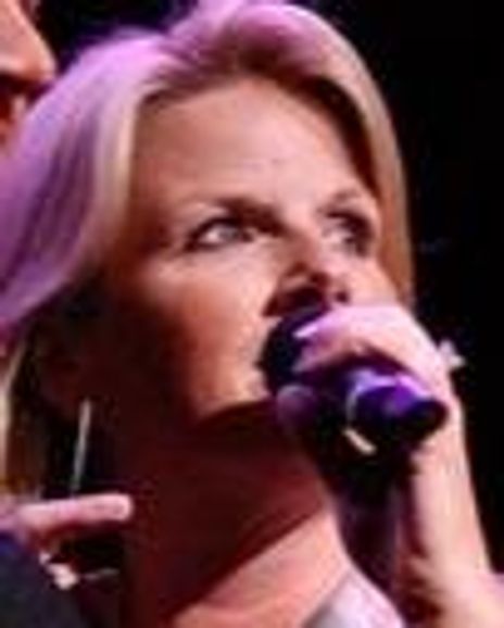 Trisha Yearwood Headshot