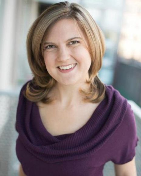 Elizabeth Simmons Headshot