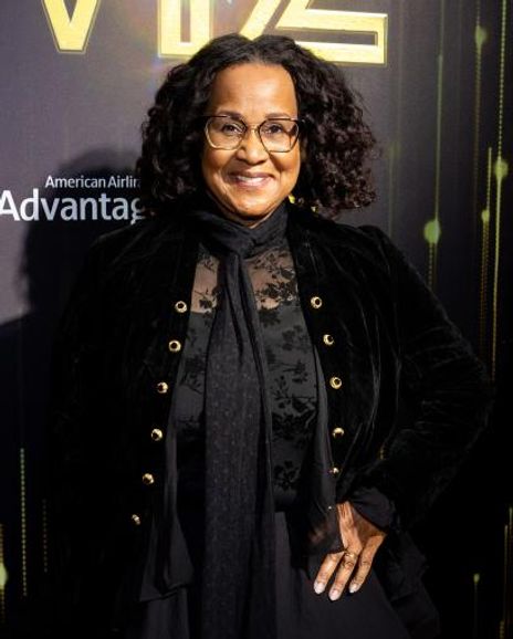 Sharen Davis Headshot