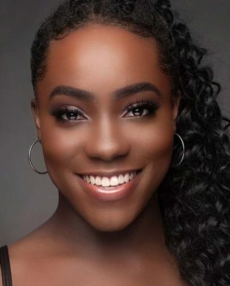 Lauryn Adams Headshot