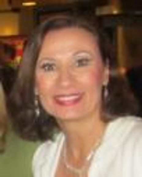 Leslie Tinnaro Headshot