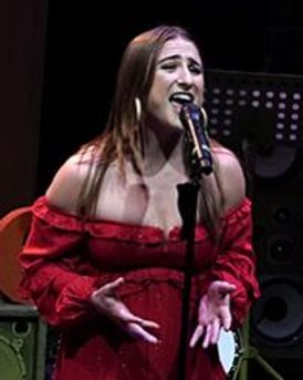 Bella Hicks Headshot