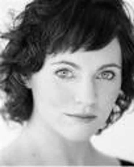 Sarah Annis Headshot