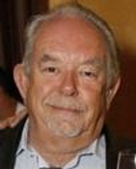 Robin Leach Headshot