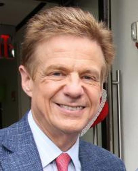 Sandy Kenyon Headshot