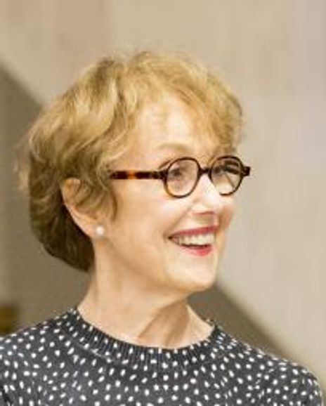 Una Stubbs Headshot