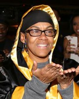 Lisa Dawn Cave Headshot