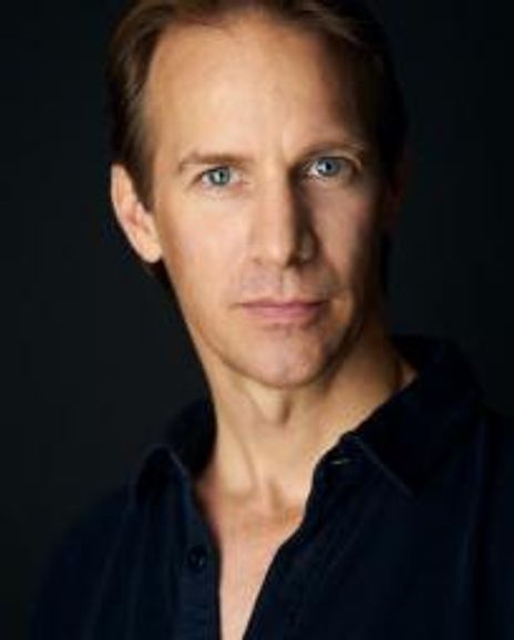 Christopher Kelly Headshot