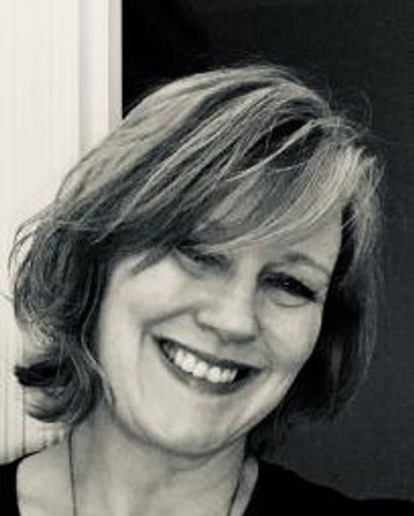 Caroline Humphris Headshot