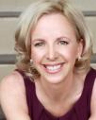 Lindsey Mitchell Headshot