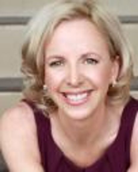 Lindsey Mitchell Headshot