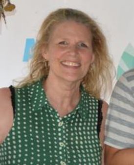 Helen Russell Headshot