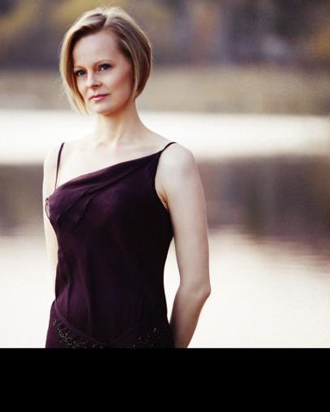 Carla Huhtanen Headshot