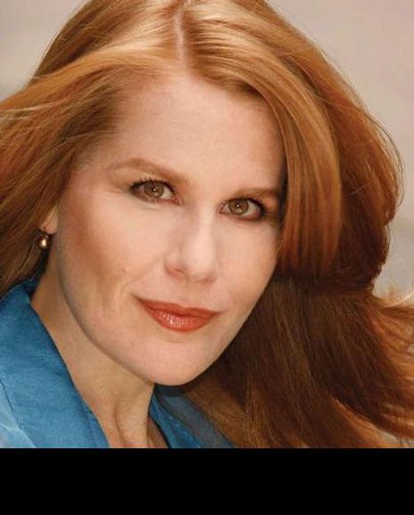 Julia Wade Headshot