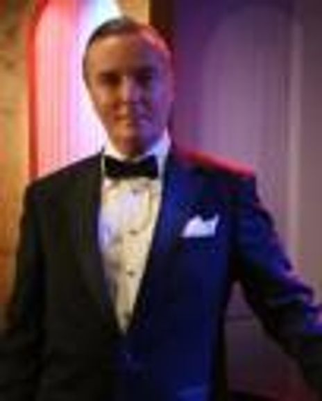 Robert Gibby Brand Headshot