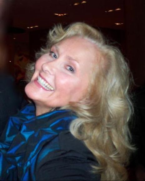 Janet MacEwen Headshot