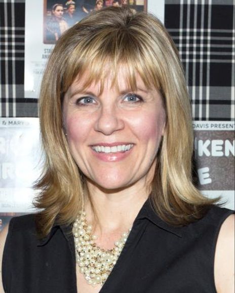 Lori Hammel Headshot