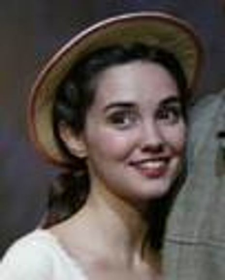 Laura Breckenridge Headshot