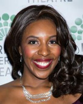 Daisy Hobbs Headshot