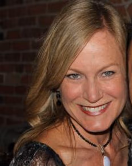 Beth DeVries Headshot