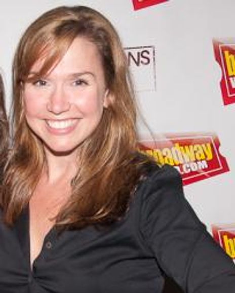 Holly Davis Headshot