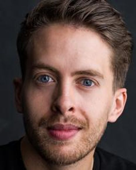 Christopher Hewitt Headshot