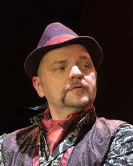 Aaron Lyons Headshot