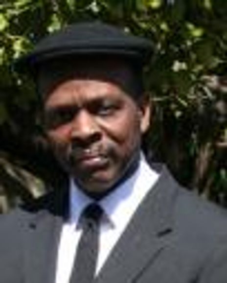 Bob Devin Jones Headshot